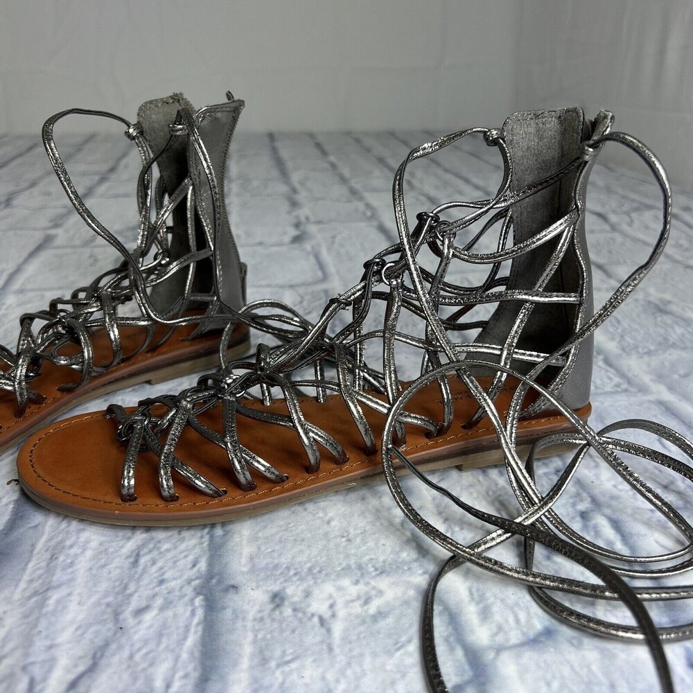 Silver American Eagle Outfitters Gladiator Lace Up Strappy Sandals Size 6